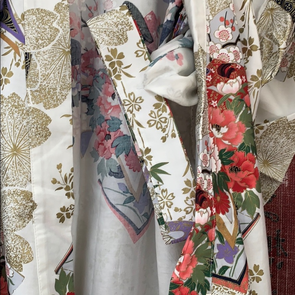 Authentic Kimono - Picture 4 of 4
